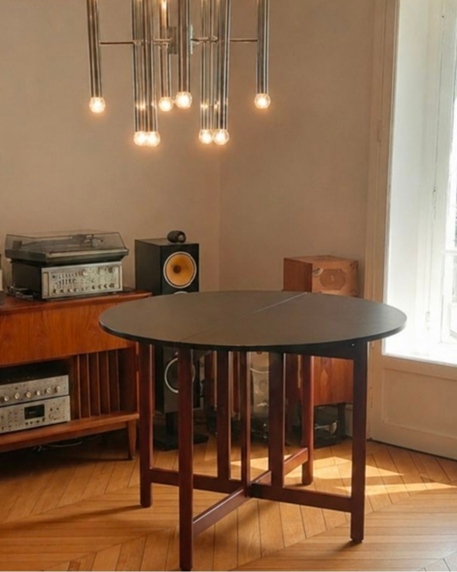 Extendable drop-leaf table for 2 to 5 people - vintage lacquered wood in black