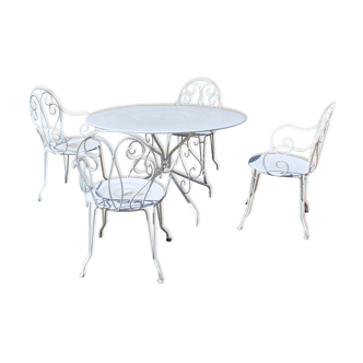 garden furniture in wrought iron painted white A round table and its 4 armchairs