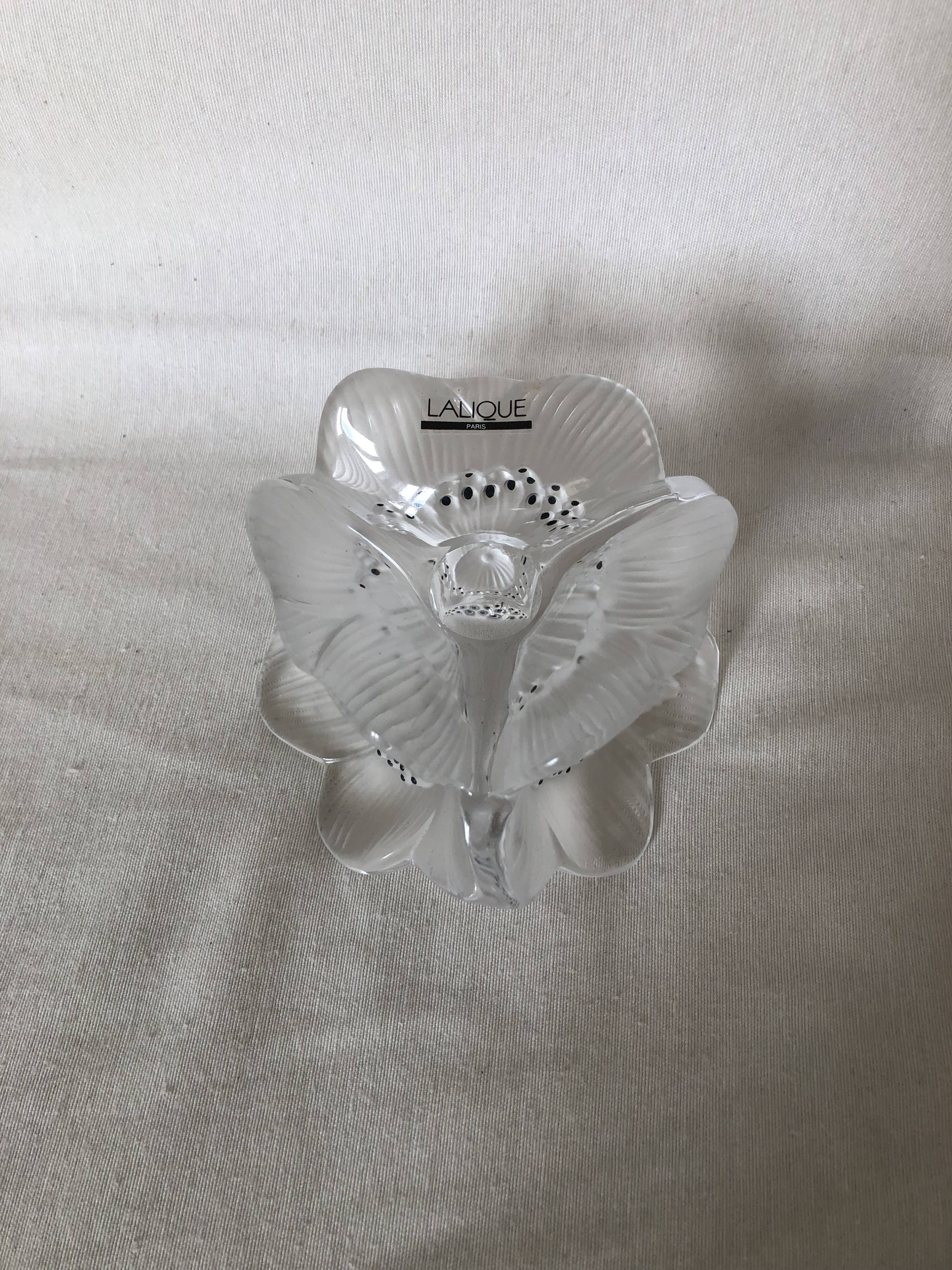 Crystal candlestick LALIQUE, three anemone flowers