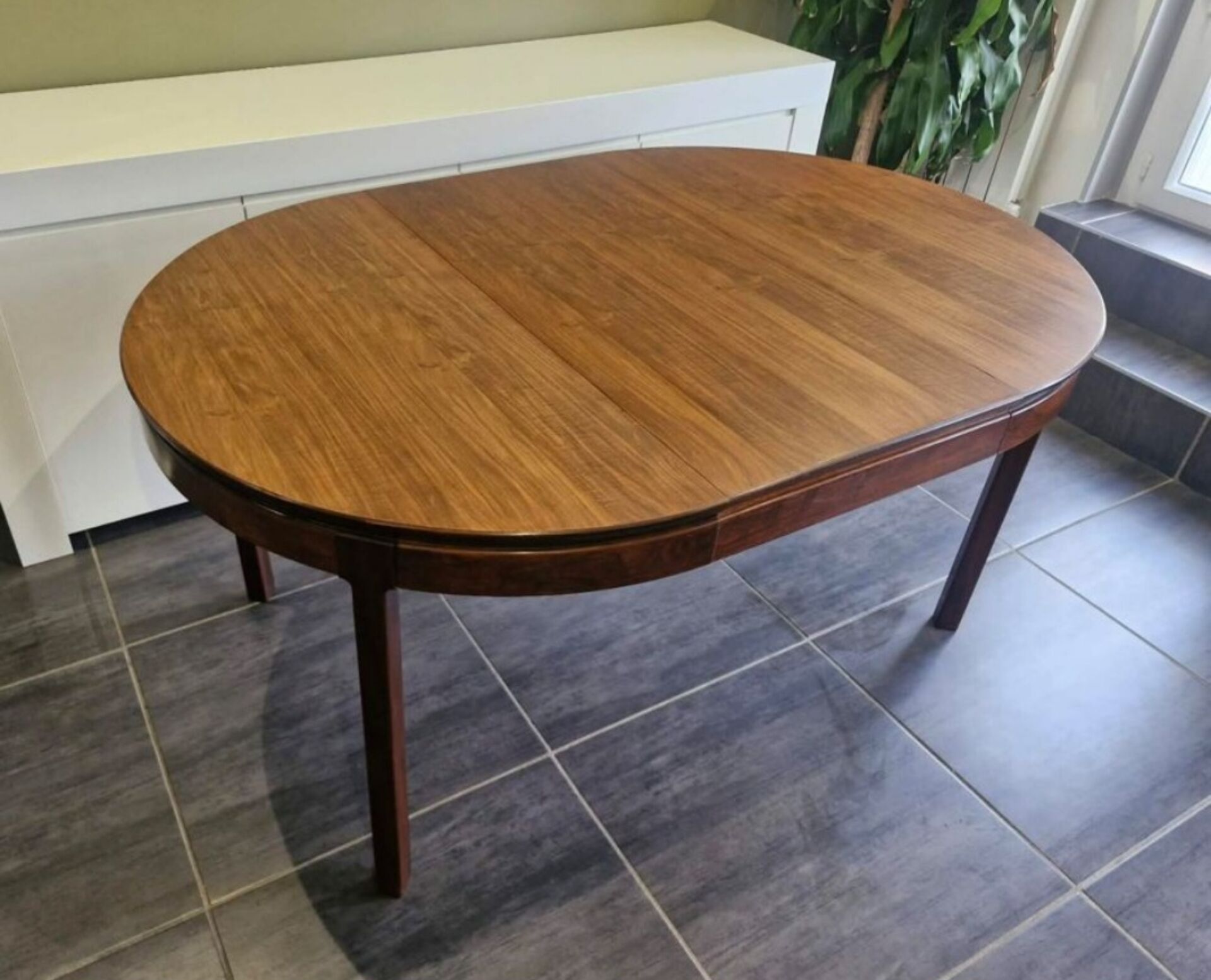 Extendable Scandinavian table in teak, 1970s.