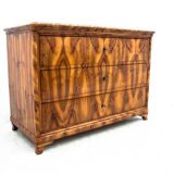 Commode ancienne, europe du nord, vers 1850, après rénovation