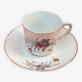 Tasse / Soucoupe à café ancienne Porcelaine blanche Décor Floral / Papillon