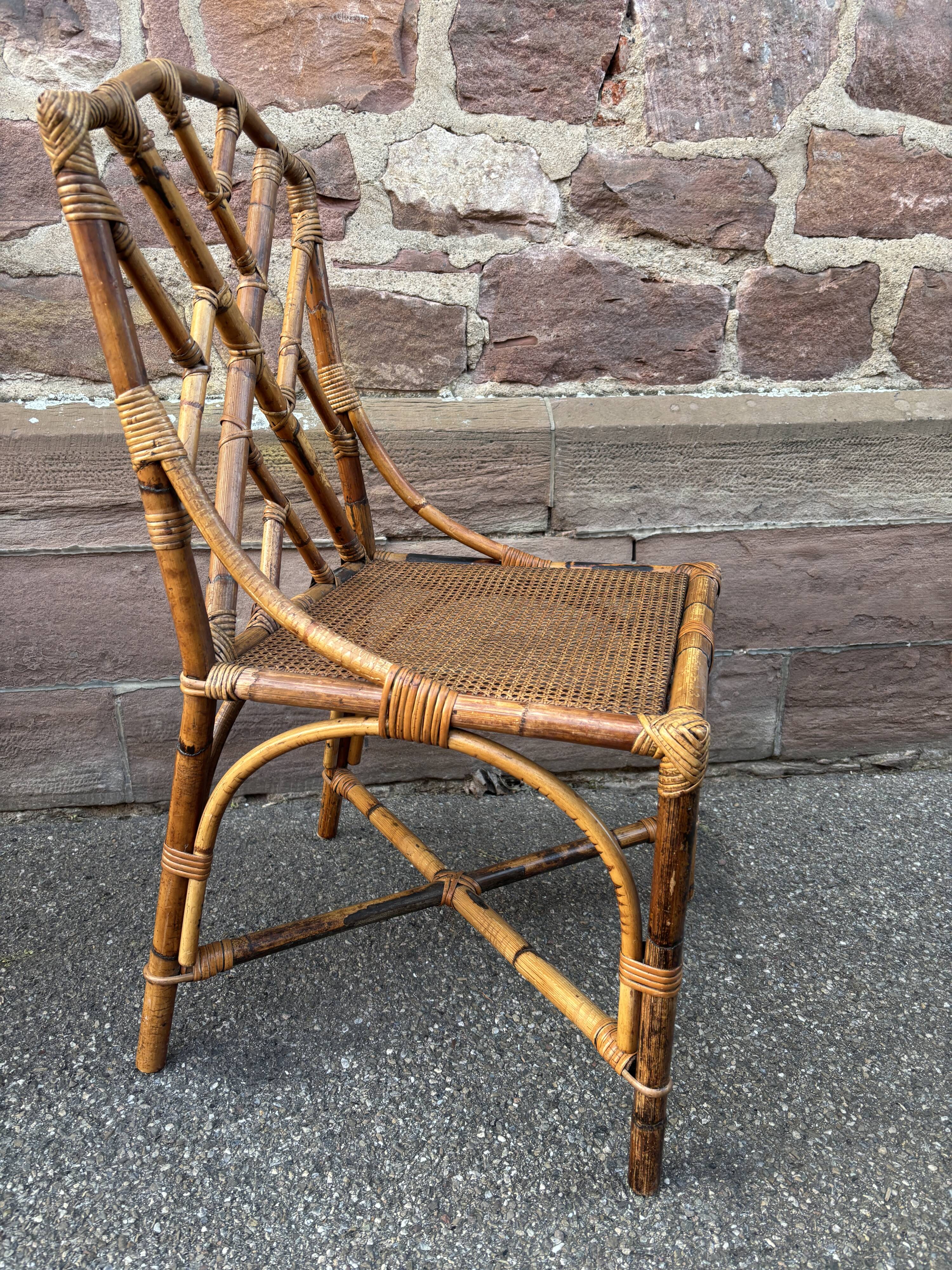 paire de chaises de jardin en bambou et rotin tissé 1950