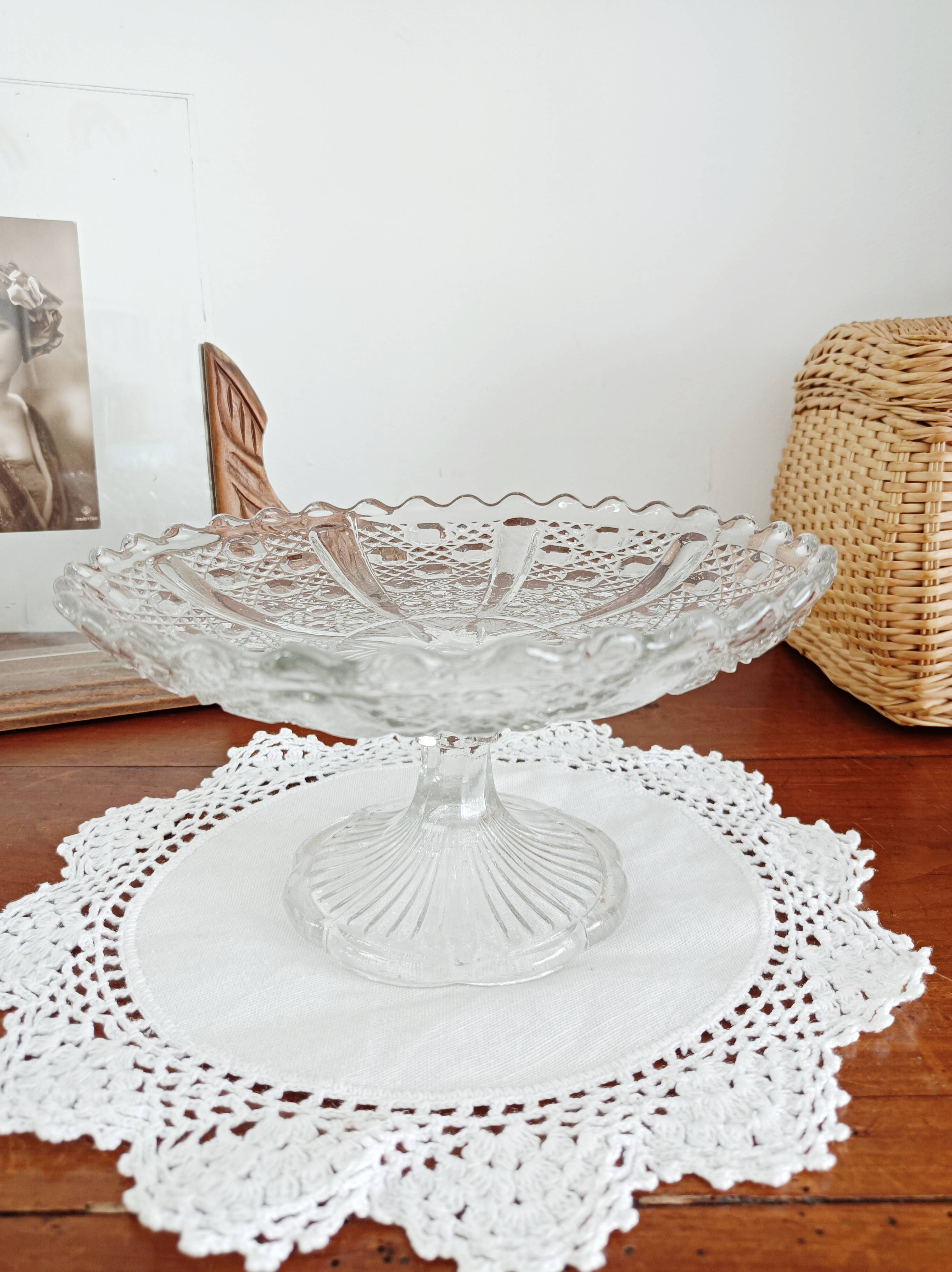 Glass fruit bowl on foot