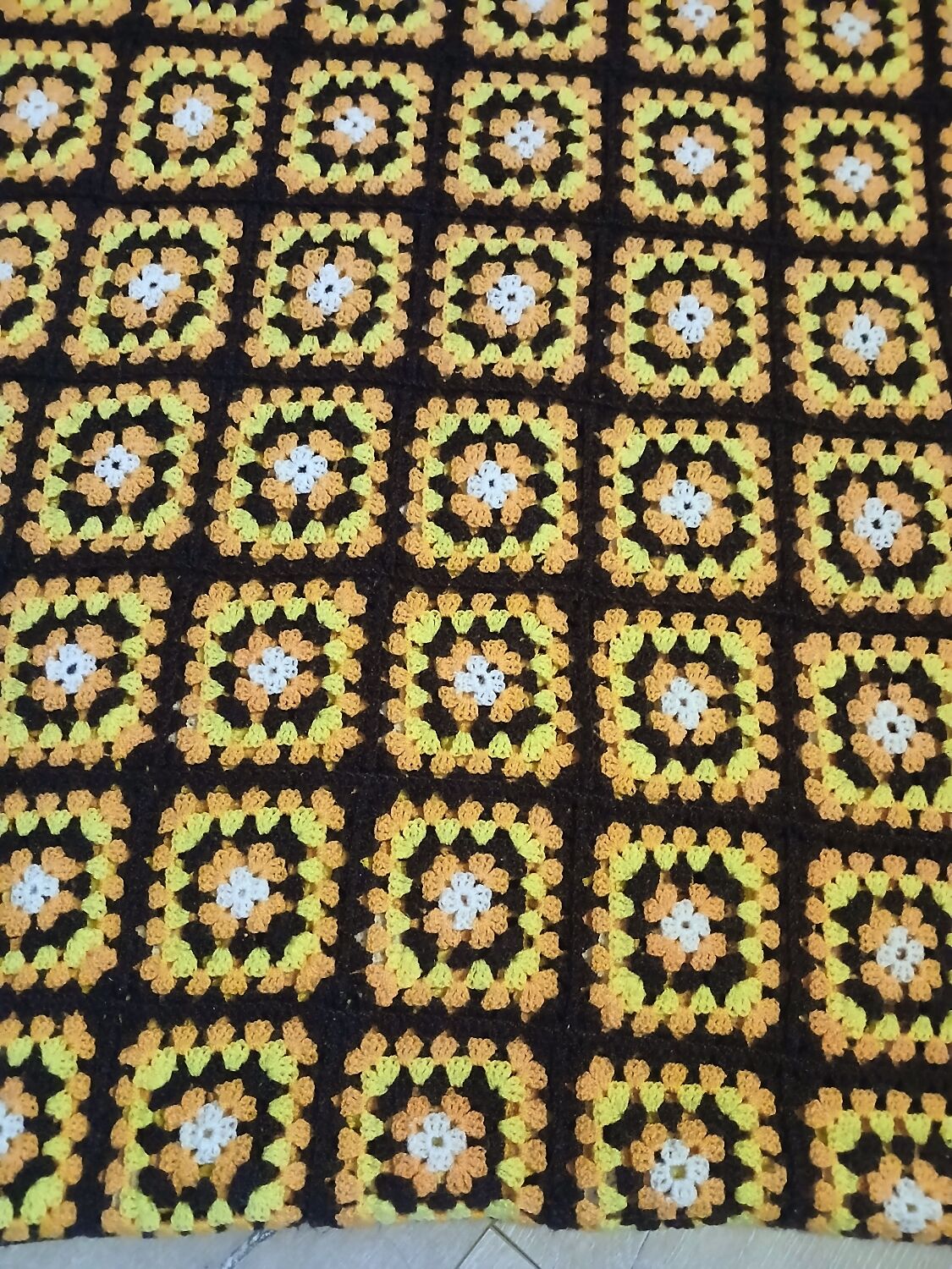 Large vintage/granny bedspread