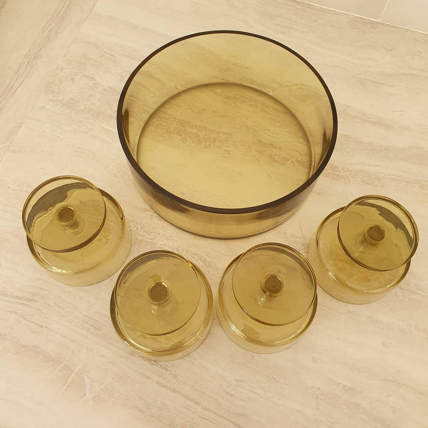 Salad bowl and its 4 fruit bowls in green glass
