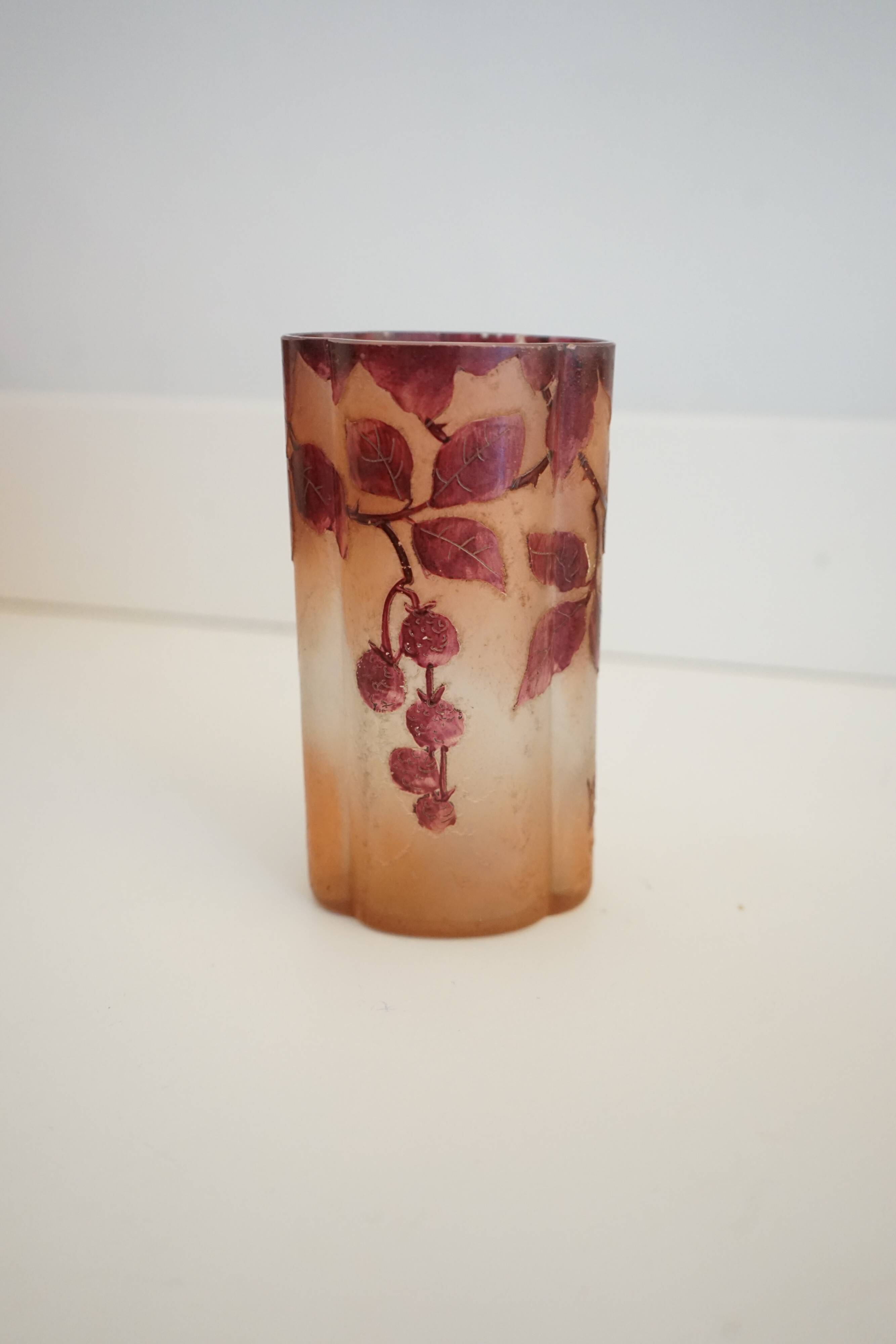 Legras quadrilobed vase from the "ruby" series in glass (1900 - 1910)