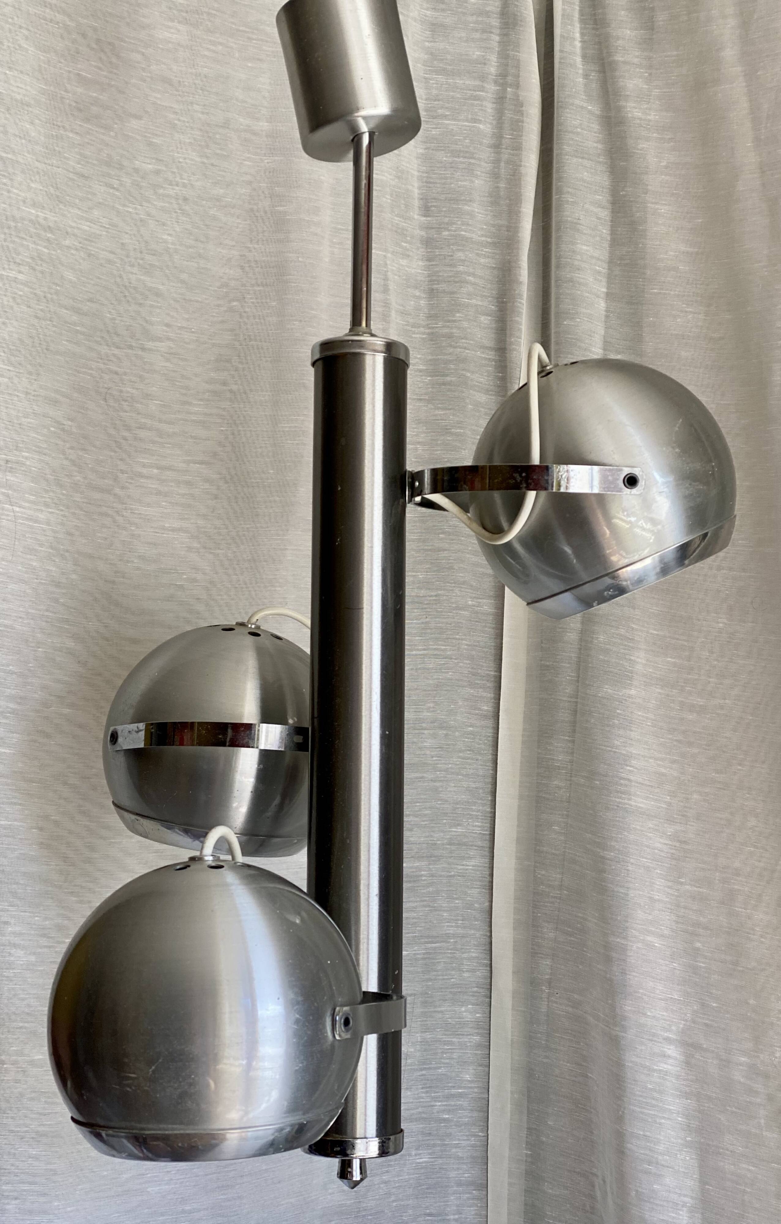 Chrome metal eye ball lustre Space Age