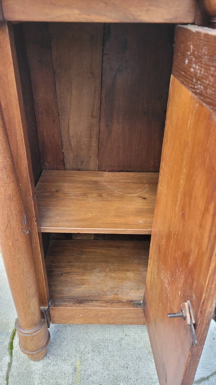 Chevet table de nuit Empire à colonnes Détachées en noyer 19ème