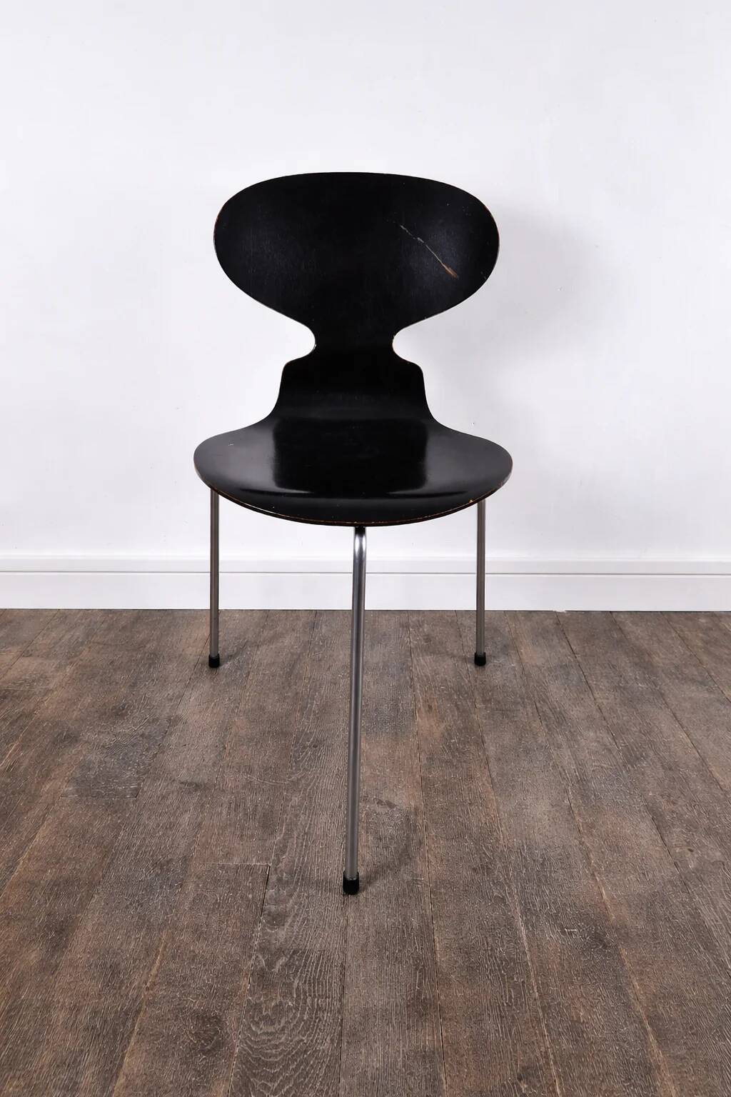 Pair of satin black beech chairs model 3100 "Ant" by Arne Jacobsen for Fritz Hansen, Denmark, 1957.