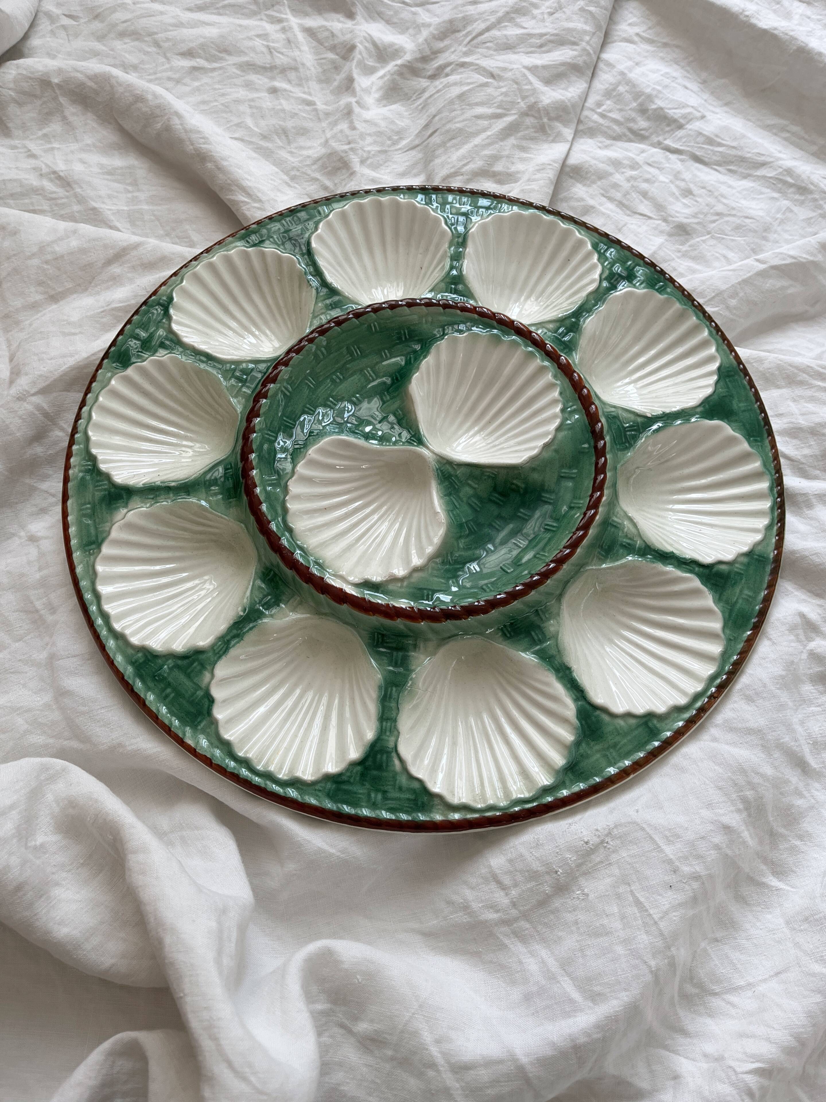 Round oyster or shell dish, vintage earthenware slip