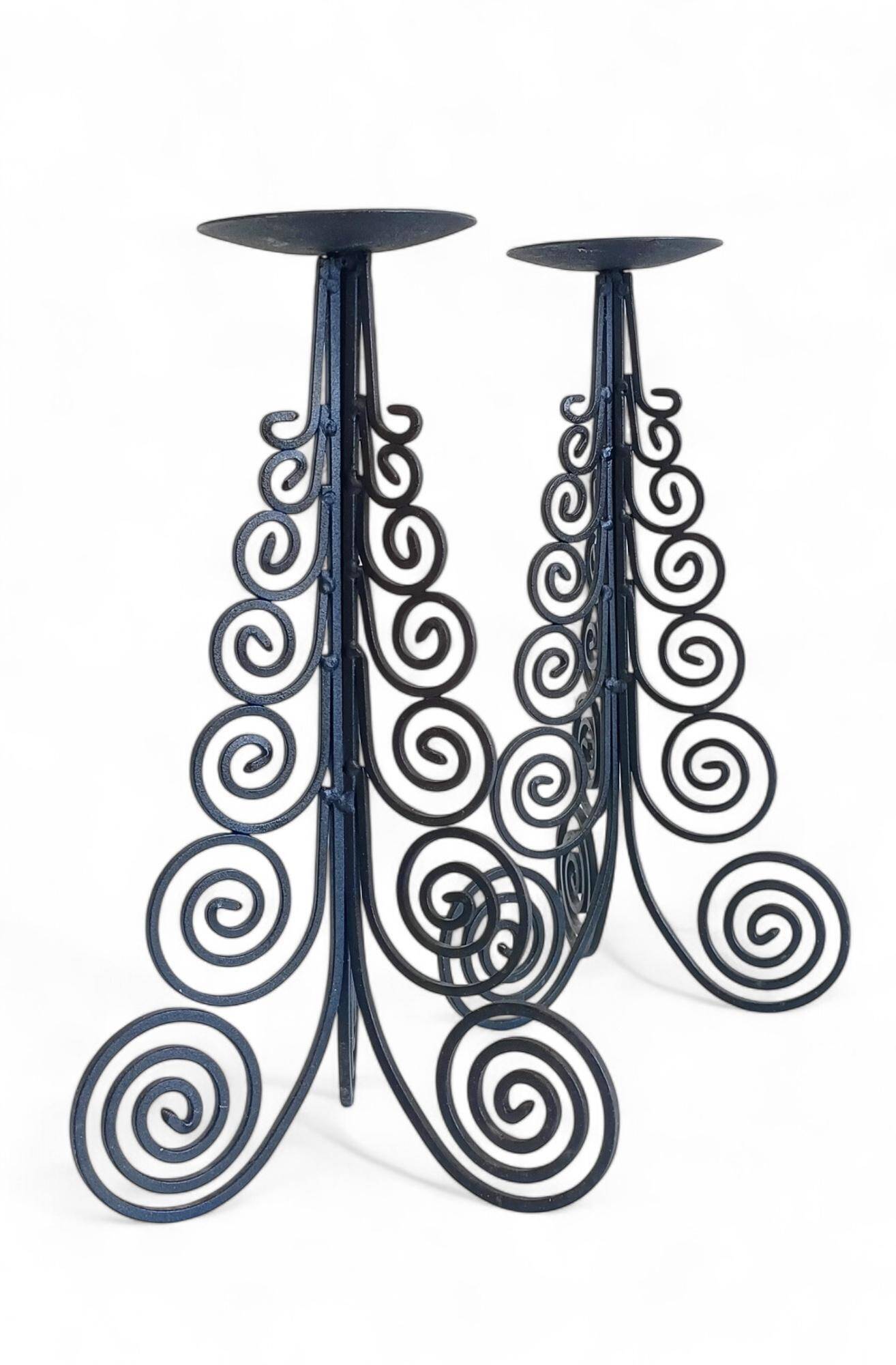 Paire de candélabres en fer forgé à la main, Espagne, vers les années 1970.