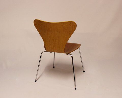Pair of chairs by Arne Jacobsen for Fritz Hansen
