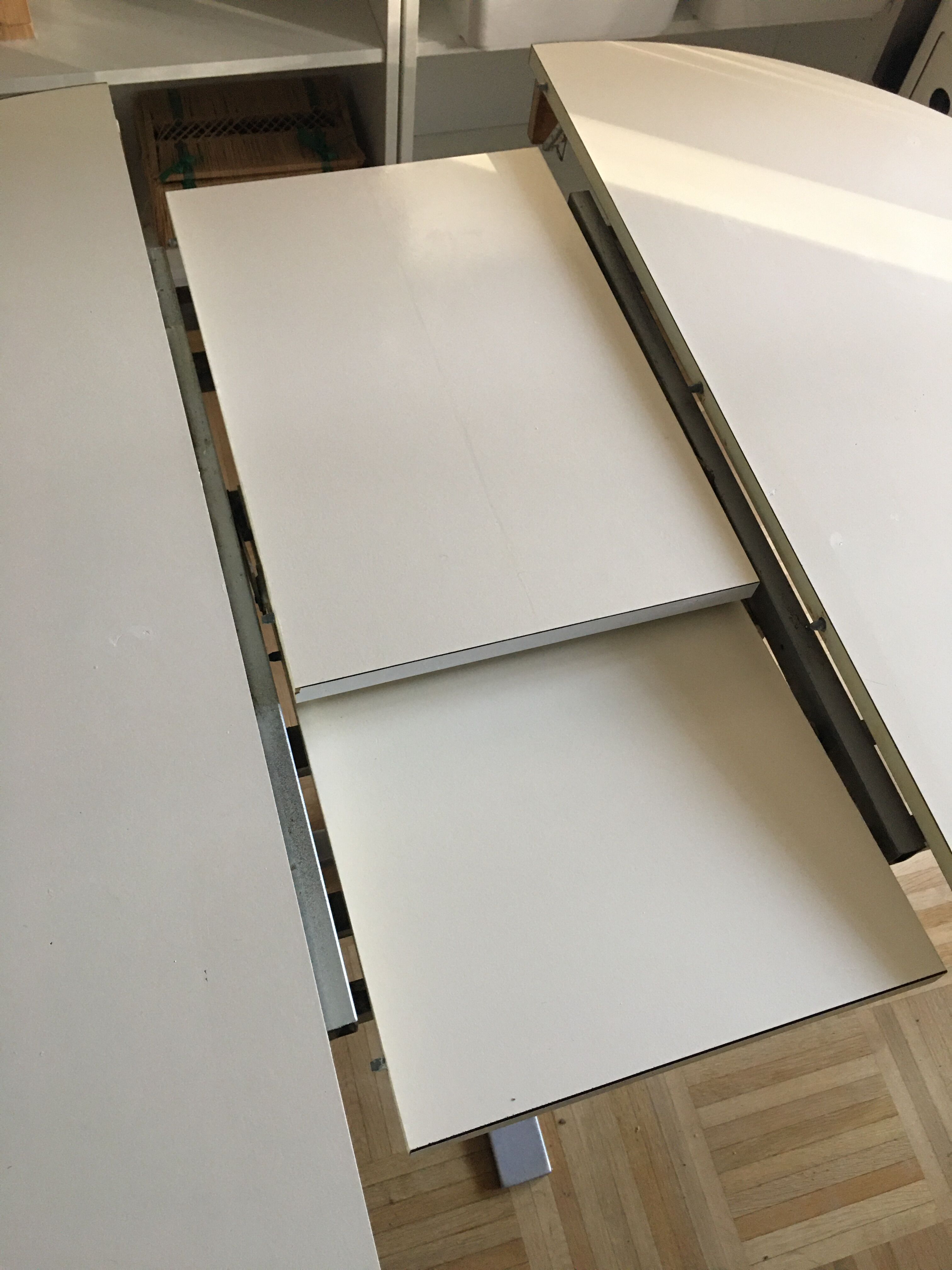 Central foot table with extensions 70