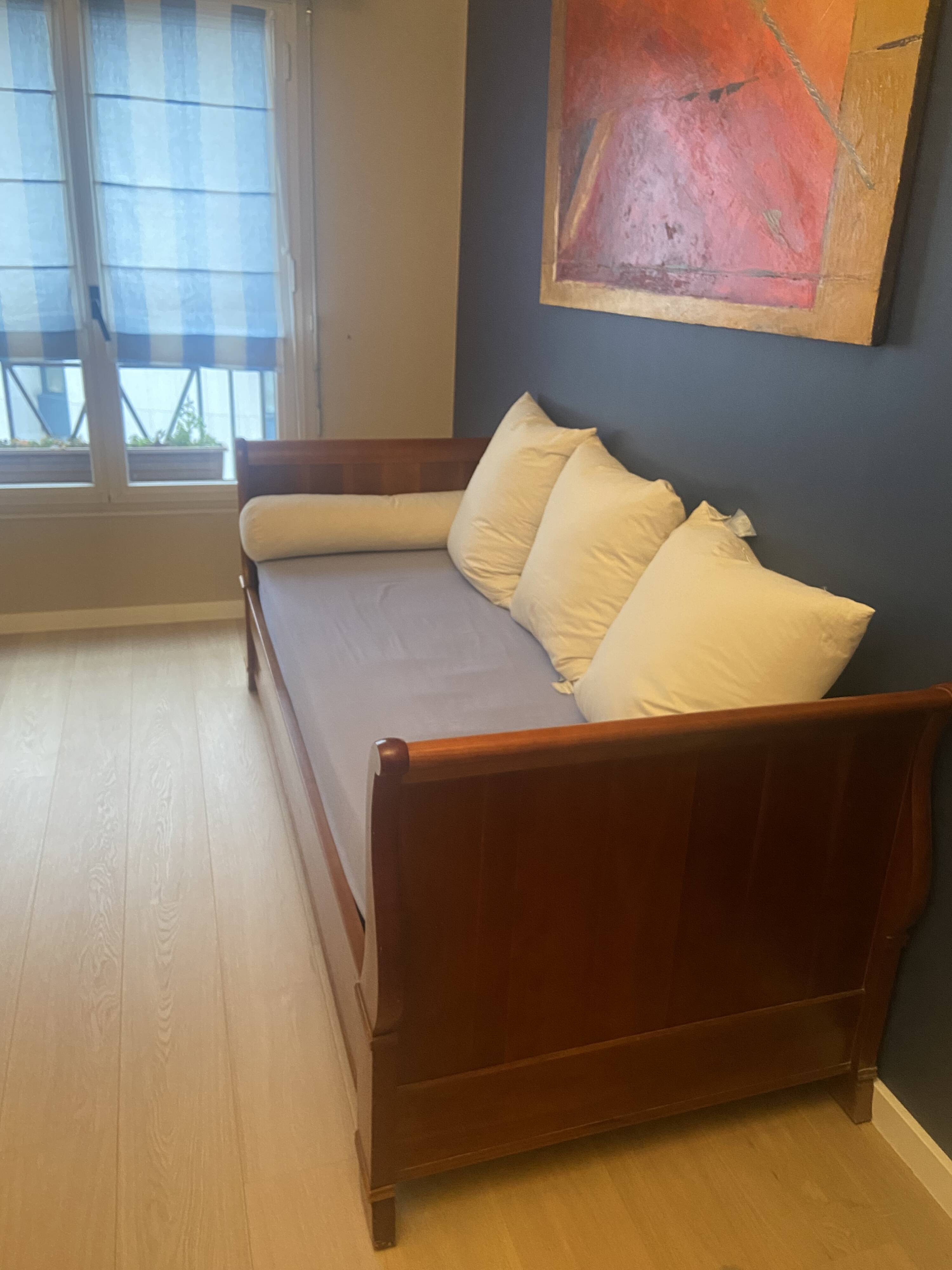 CONVERTIBLE BOAT BED IN PAINTED CHERRY WOOD