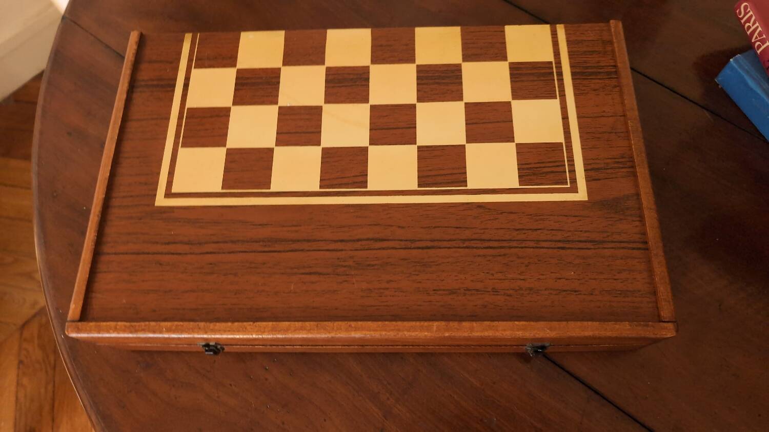 Chess and backgammon game box
