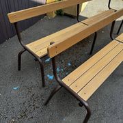 Paire de bancs d'école