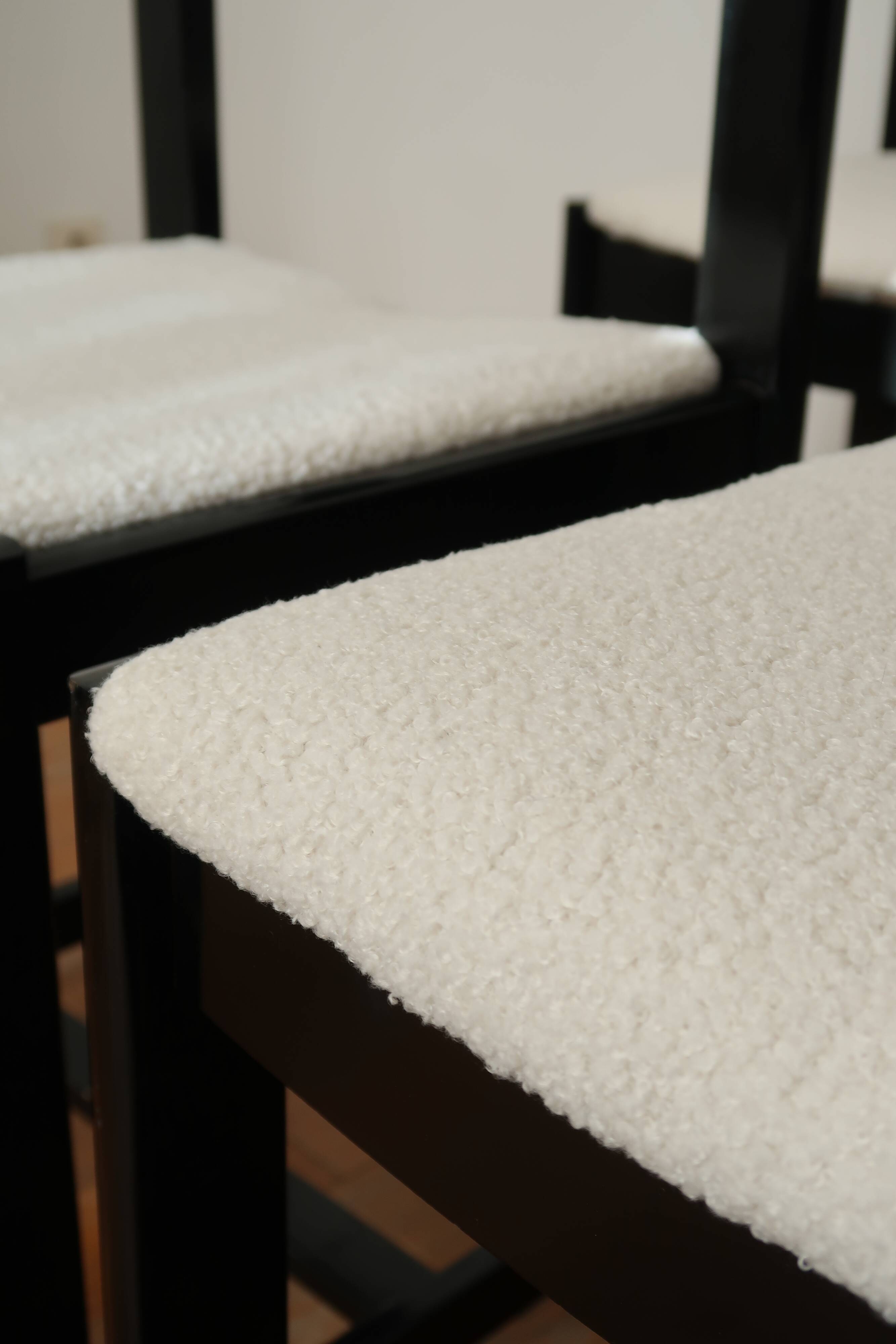 6 black lacquered and terry chairs