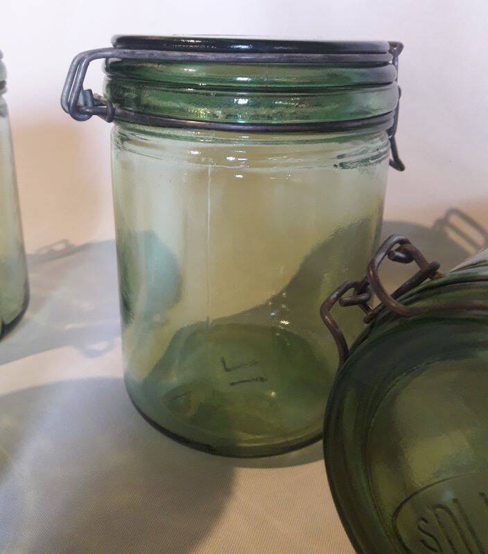4 identical 1l green solidex jars