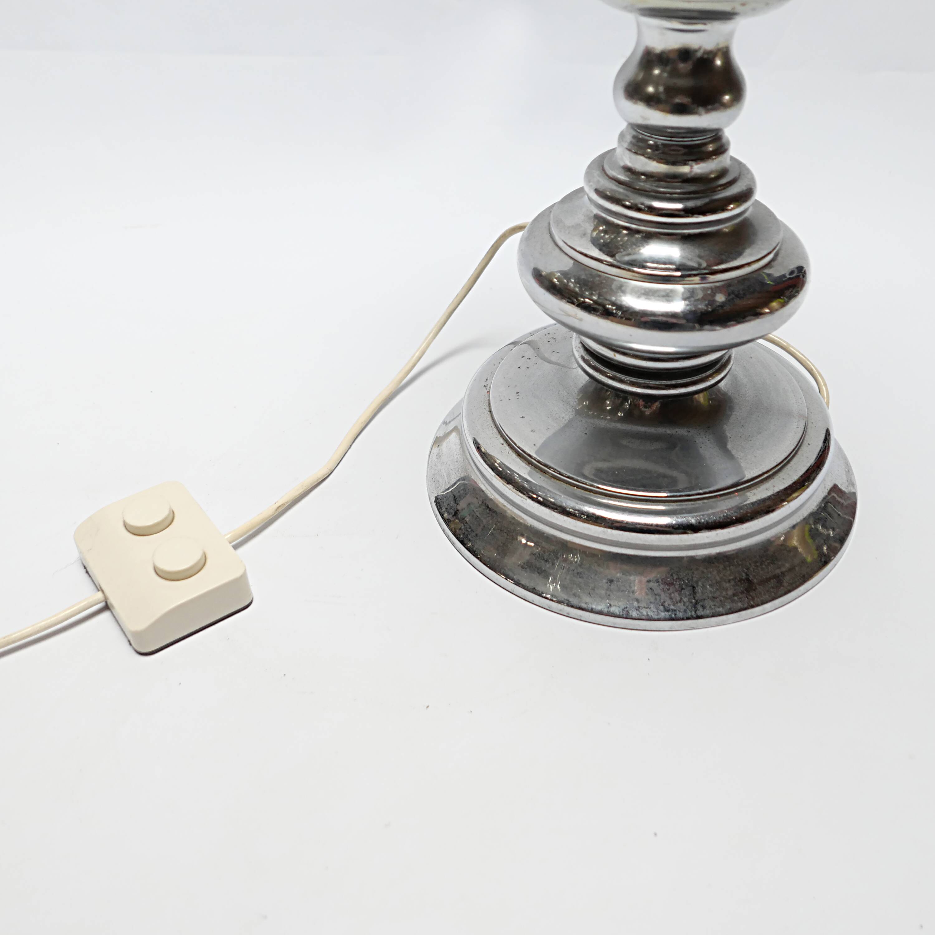 lampe ancienne en métal vintage design 1950 1970