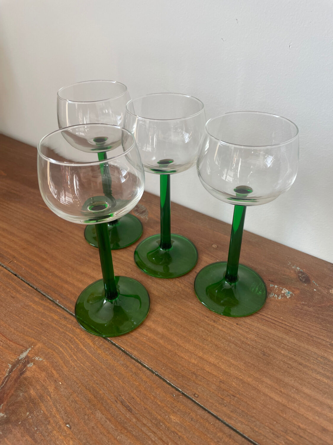 4 Alsace wine glasses, two-tone green stemmed glasses.