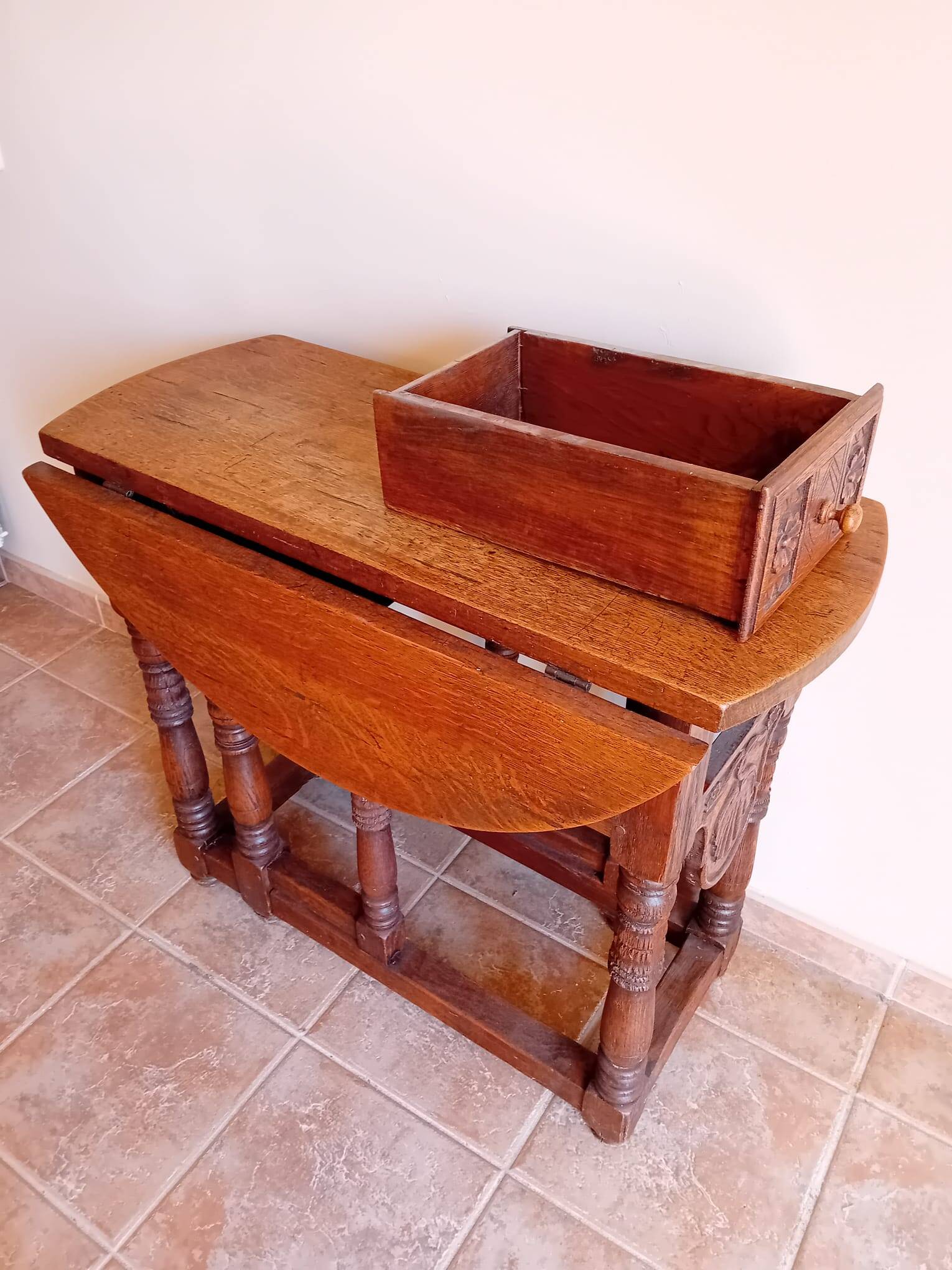 English folding gateleg table