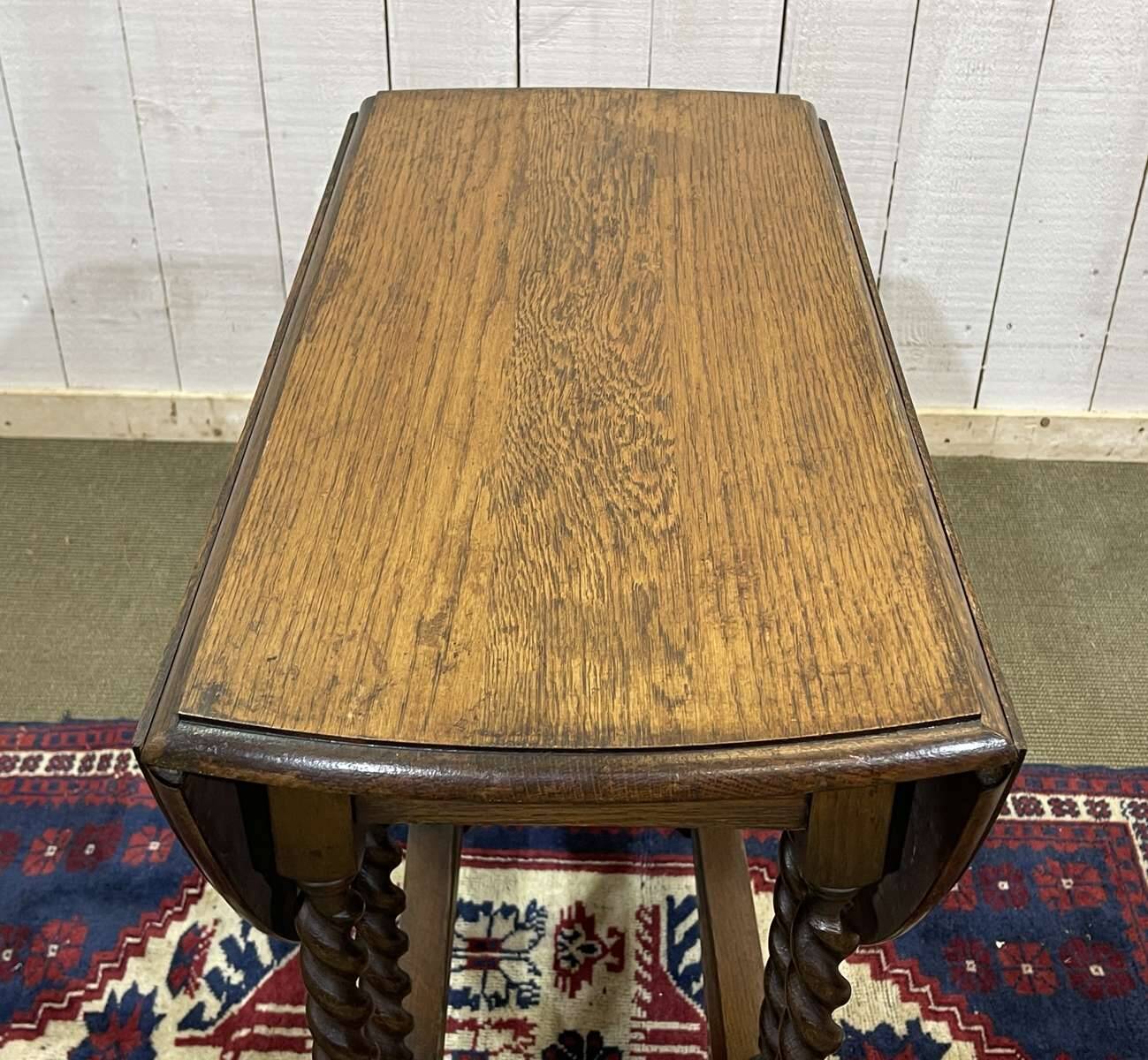 English folding oak table from the early 20th century GATELEG