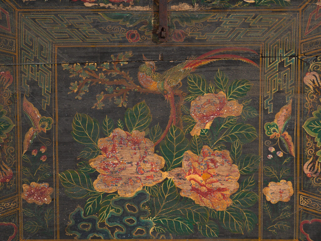 Antique chest painted in pine wood – China, around 1900