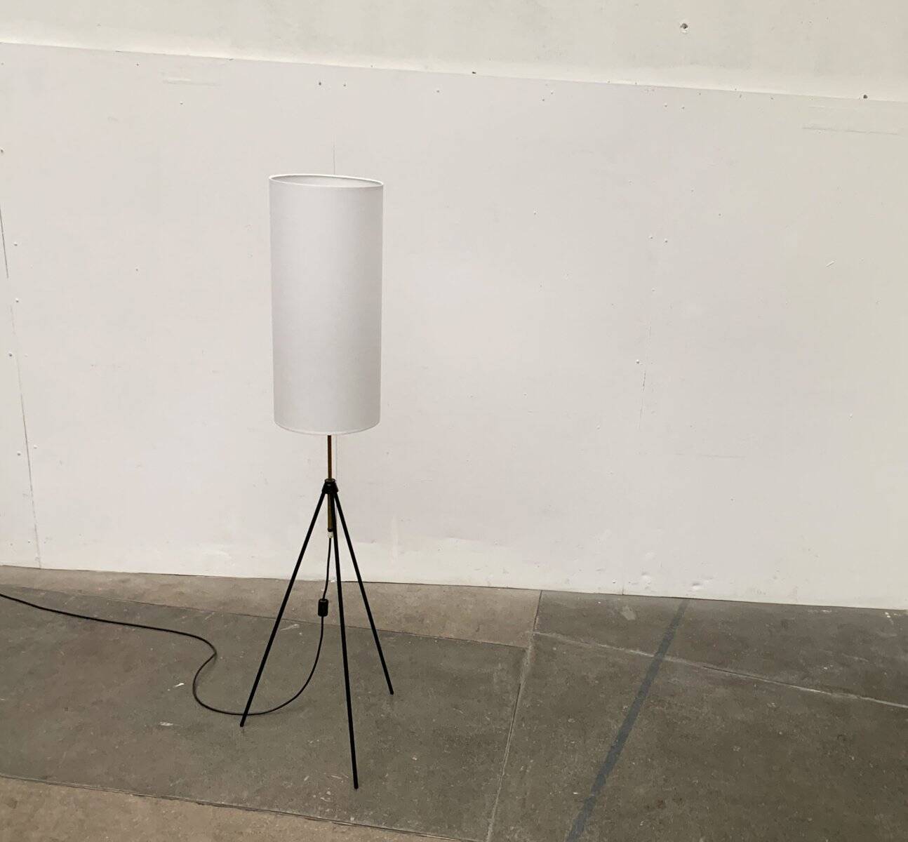 Mid-century minimalist tripod floor lamp, 1960s.