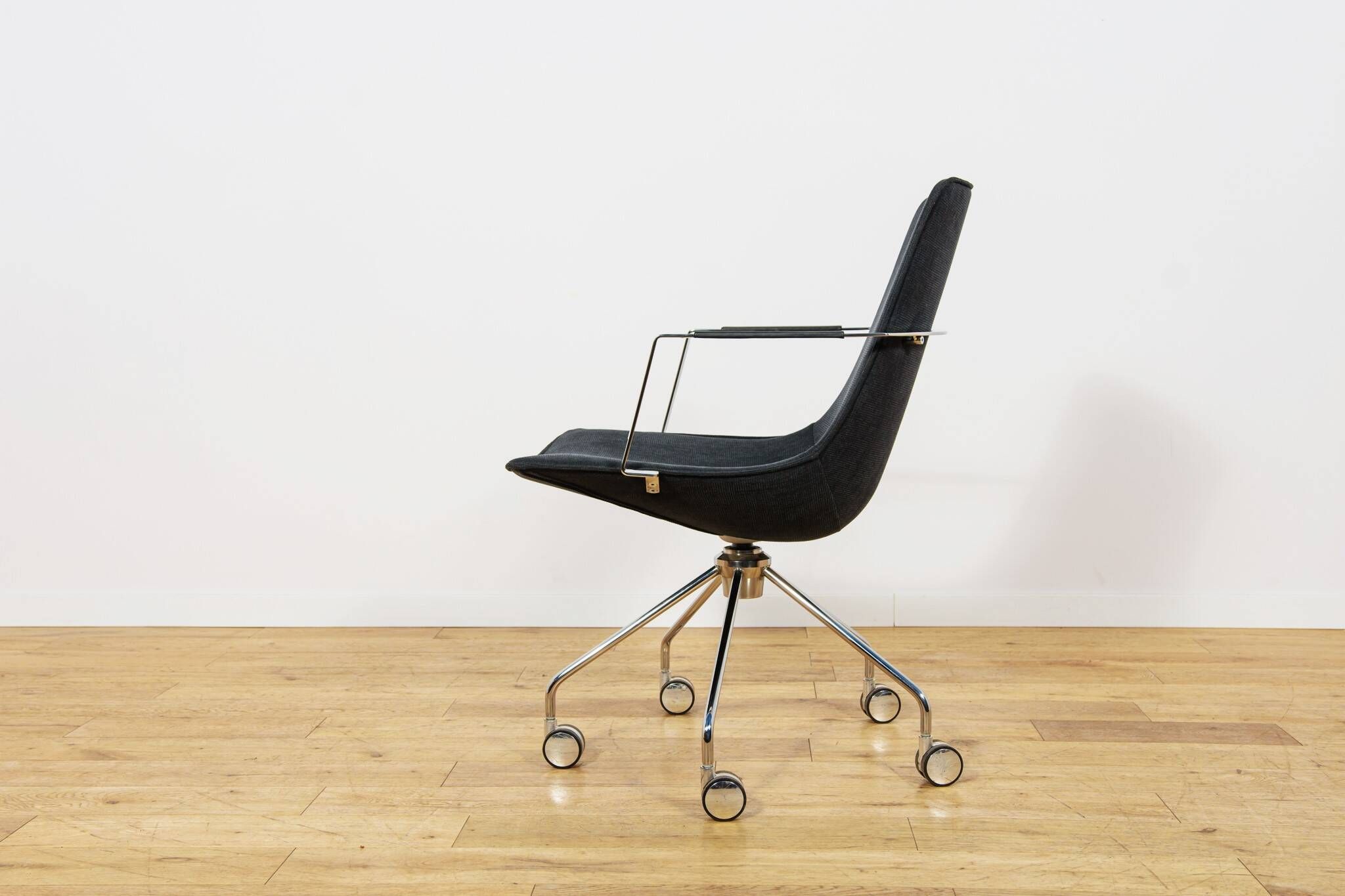 Mid-Century office chair Chair "Comet" by Gunilla Allard for Lammhults, Sweden, 1990s