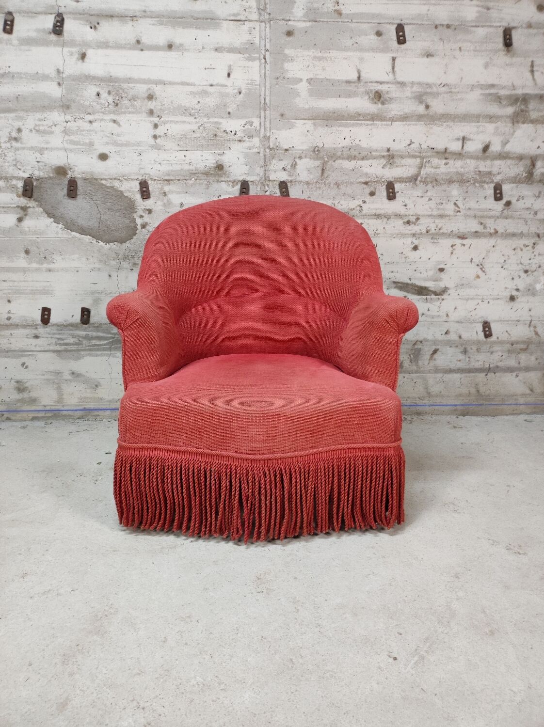 Pink toad armchair