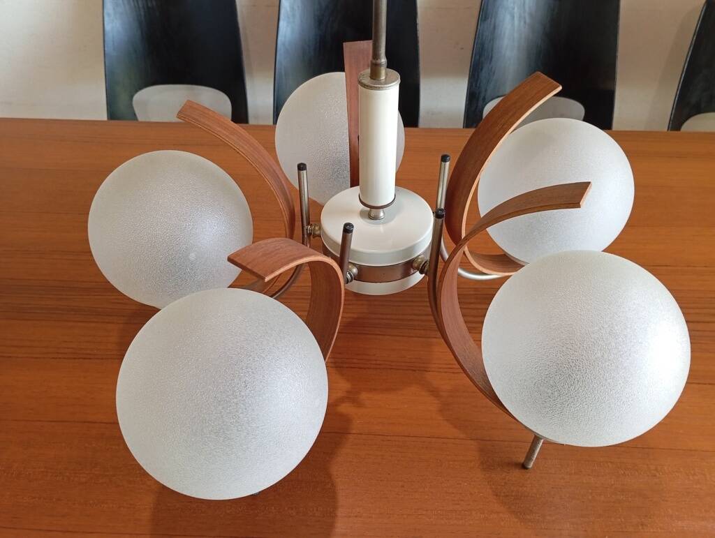 Scandinavian suspension in teak, glass, and metal.