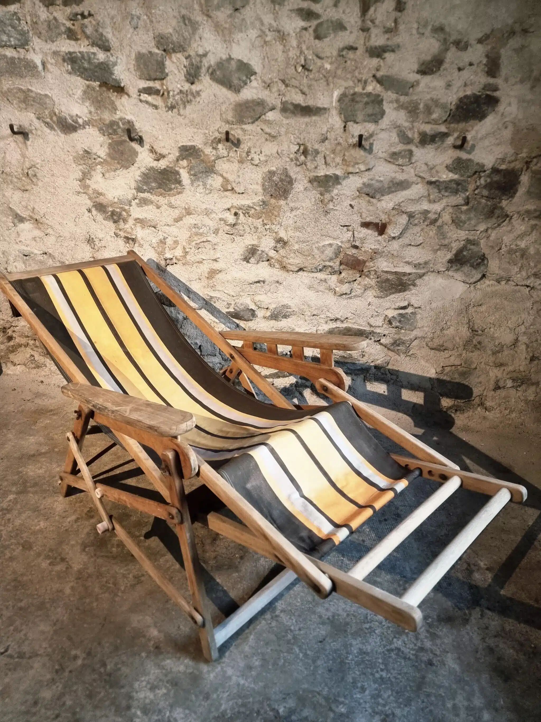 Vintage French folding lounge chair – 1950s/60s in beech with striped canvas, adjustable recliner