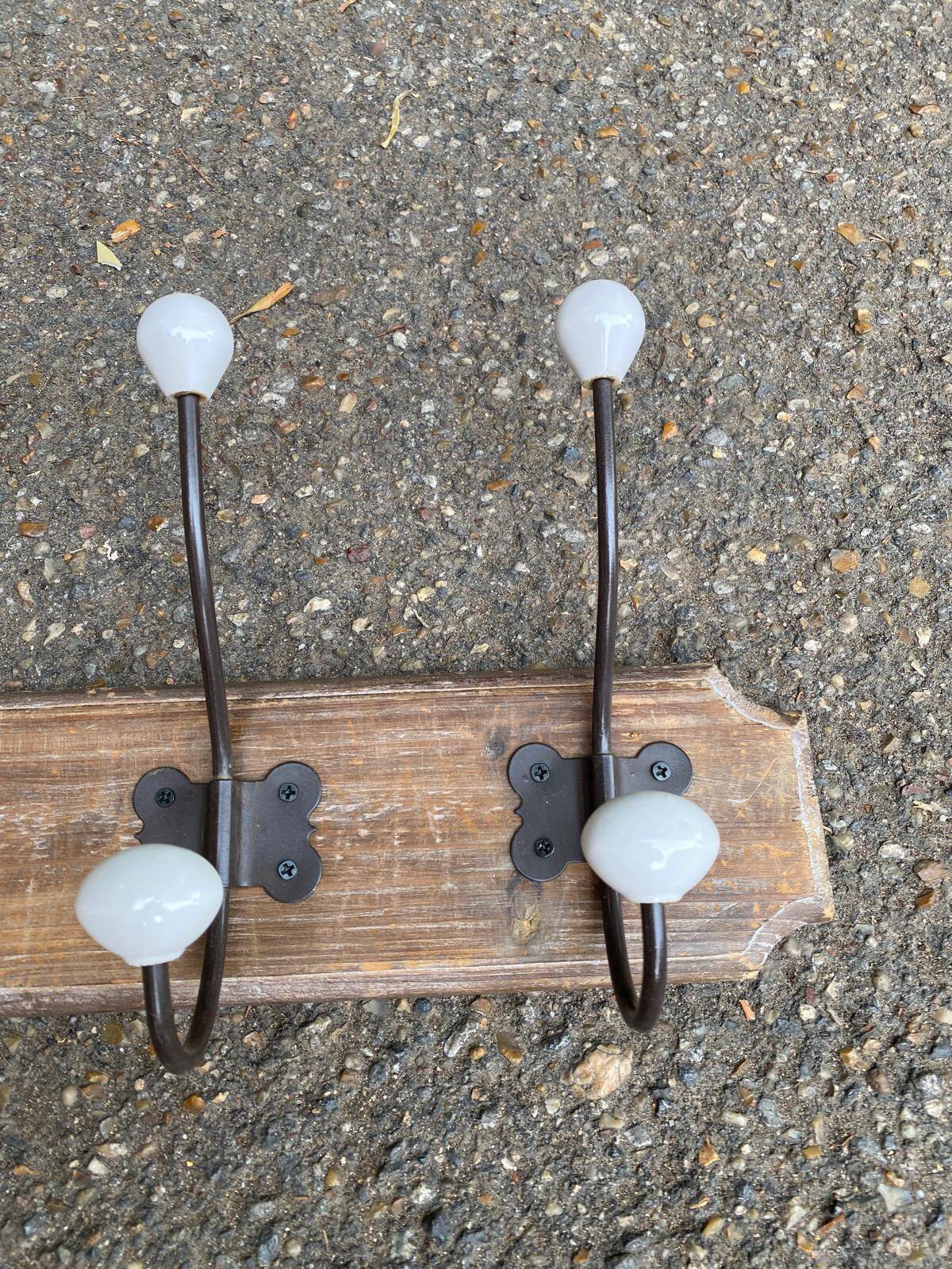 Wall-mounted coat rack with 5 hooks, solid wood, Maisons du Monde.