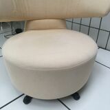 Fauteuil pivotant biki fabriqué par cassina