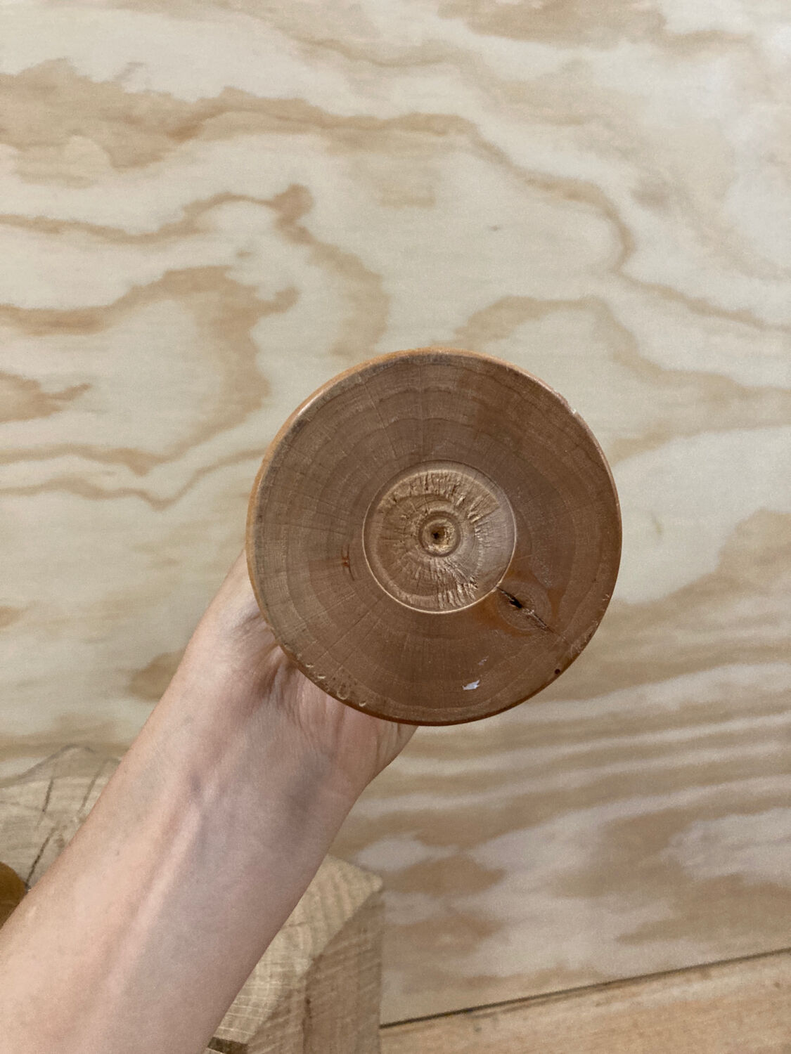 Paire de bougeoirs scandinaves en bois