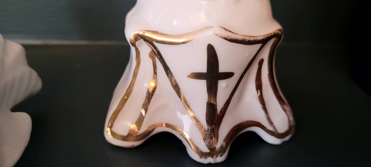 Virgin and Child + small vase. Gilded with fine gold