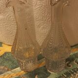 2 solid vases