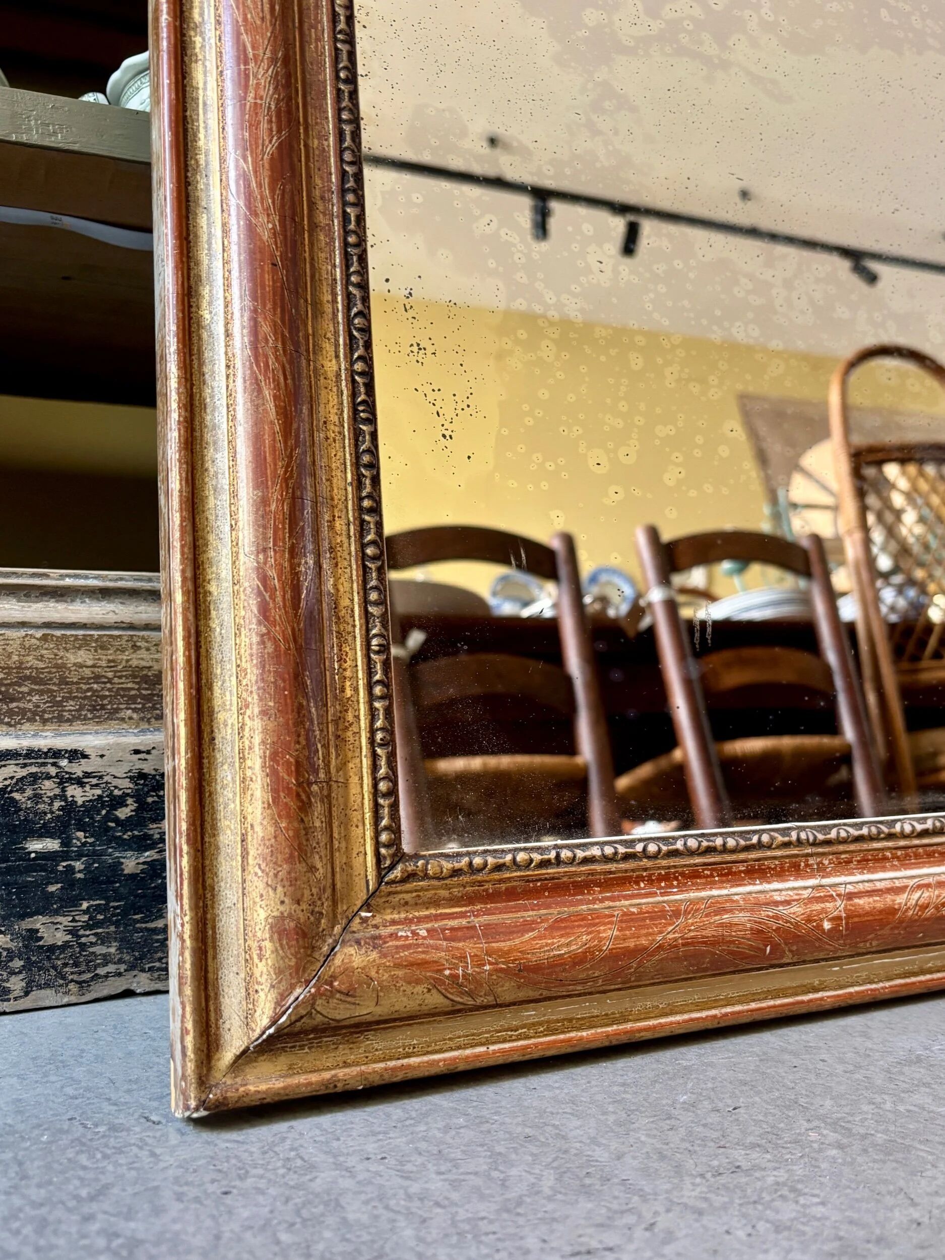 Louis Philippe mirror in gilded stucco ☐ 63.5 x 51 cm