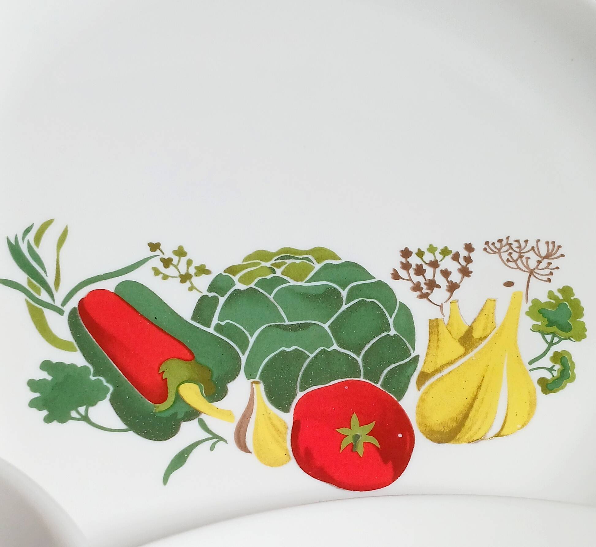 5 dessert/salad plates with stylised vegetable decoration. Sovirel France 70