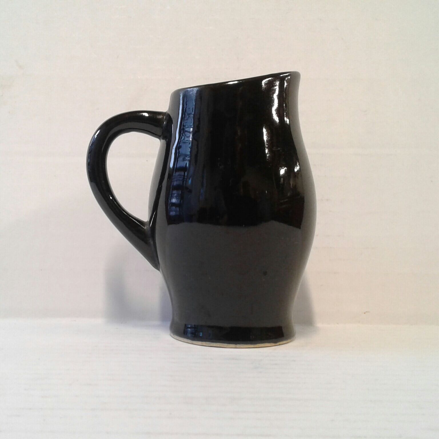 Pitcher faience Keraluc Quimper vintage