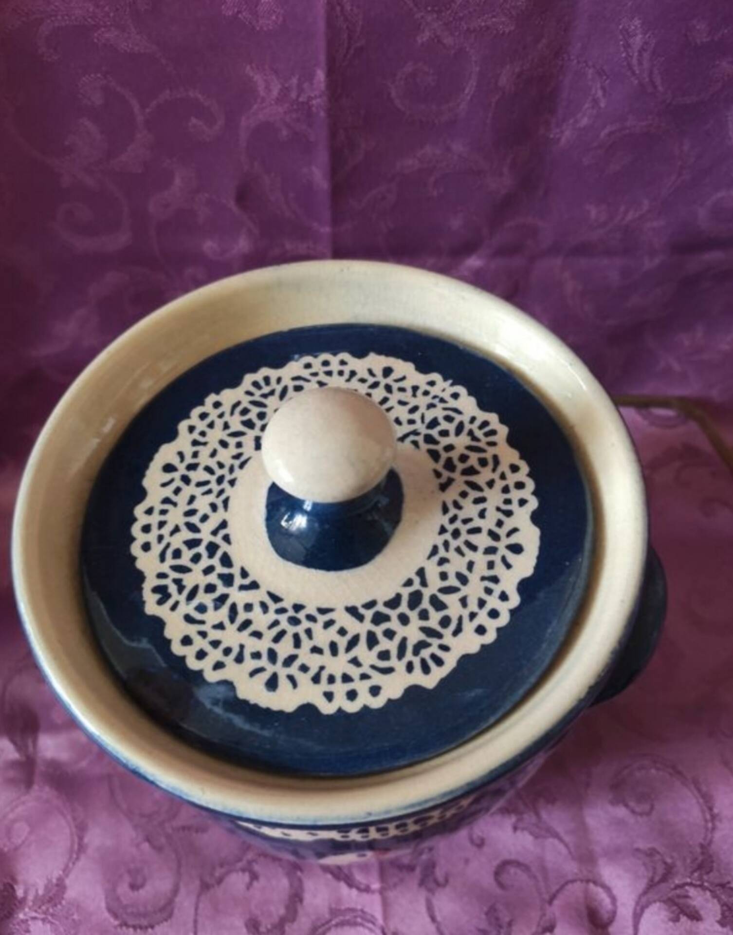 Garlic pot in ceramic