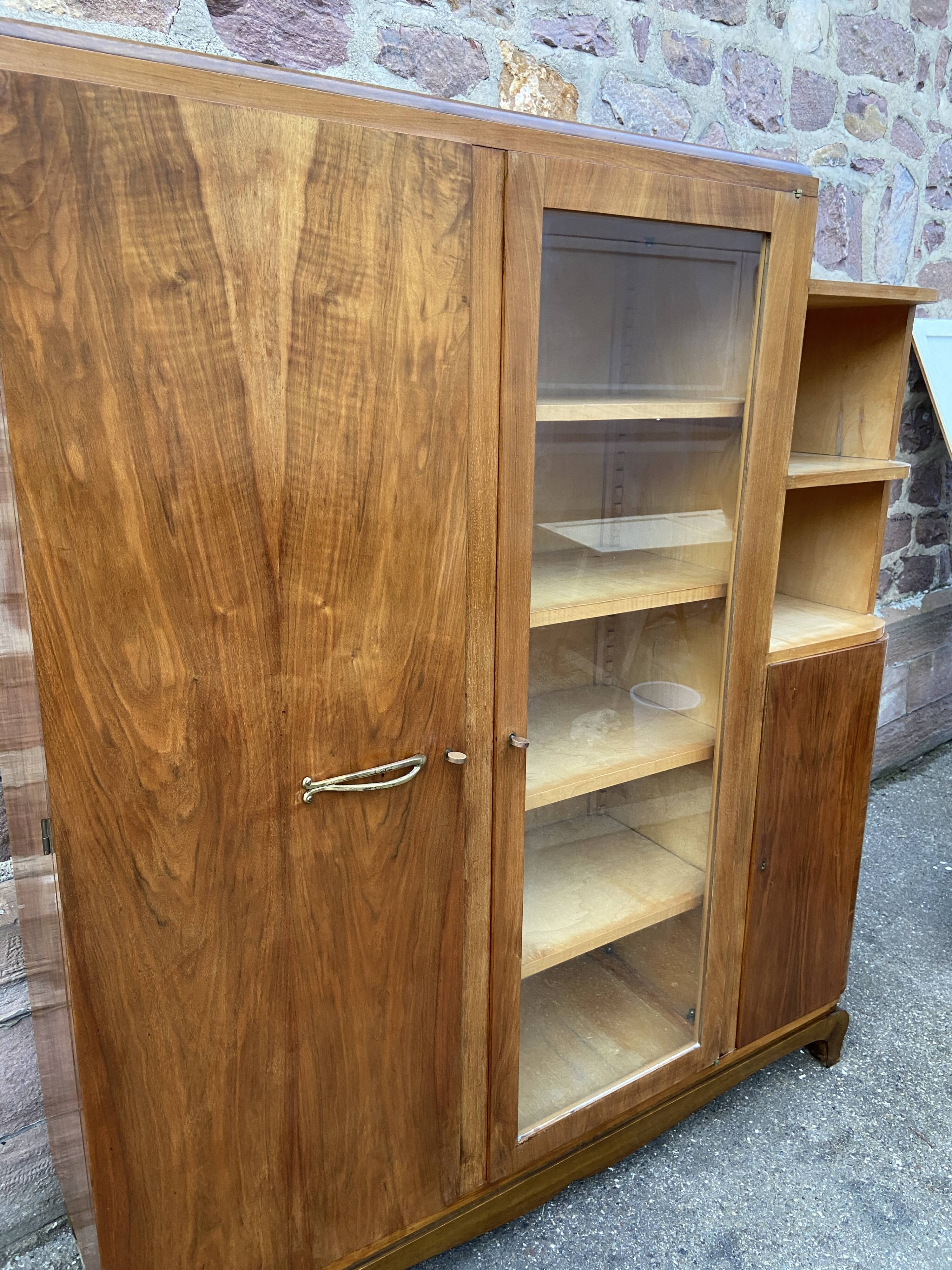 Showcase art-deco library mid-century vintage 1950 walnut ronce