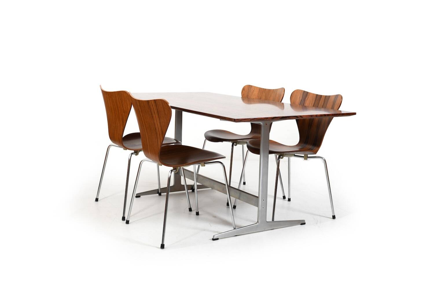 Arne Jacobsen Shaker Table and Series 7 Chairs 1960s