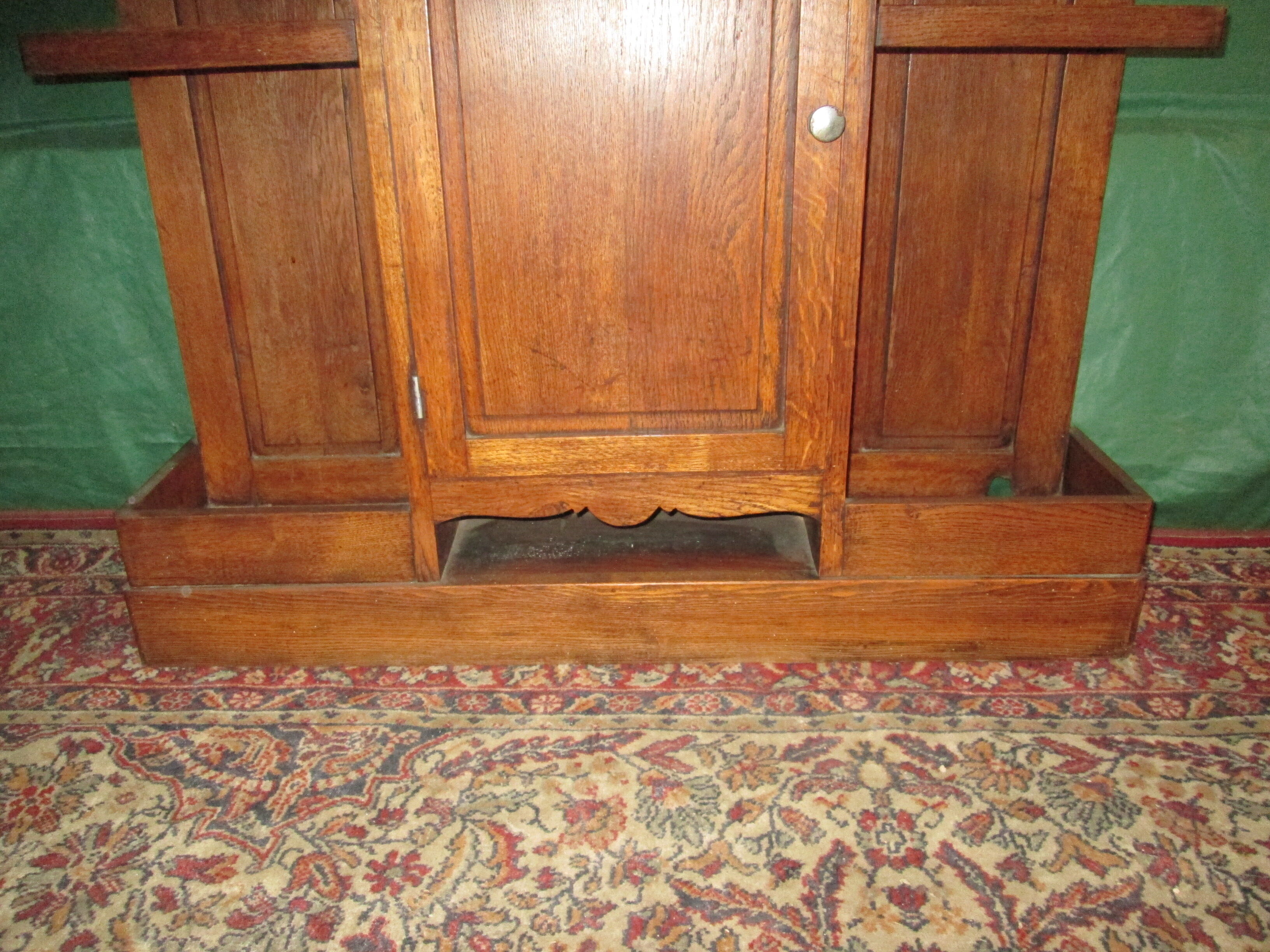 chestnut coat holder