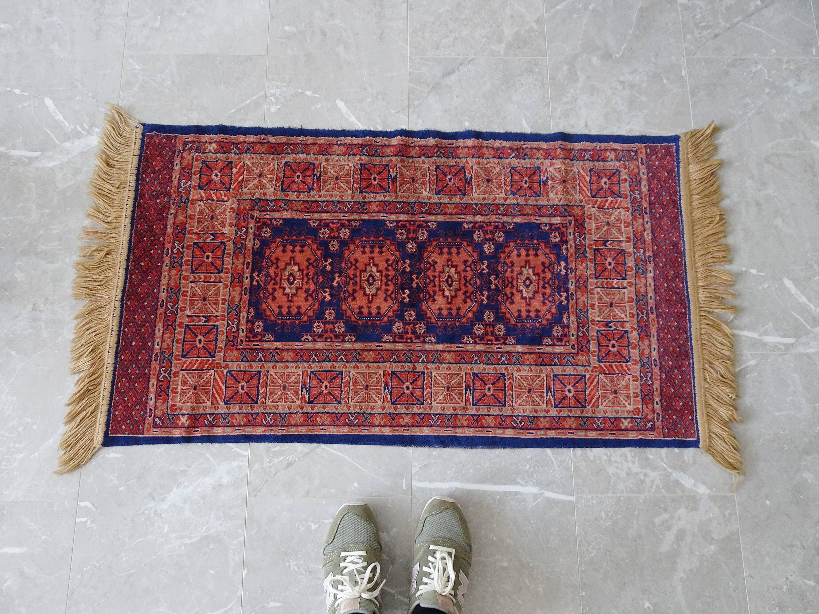 Orient carpet blue red with fringes