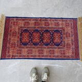 Tapis d’Orient bleu rouge avec franges
