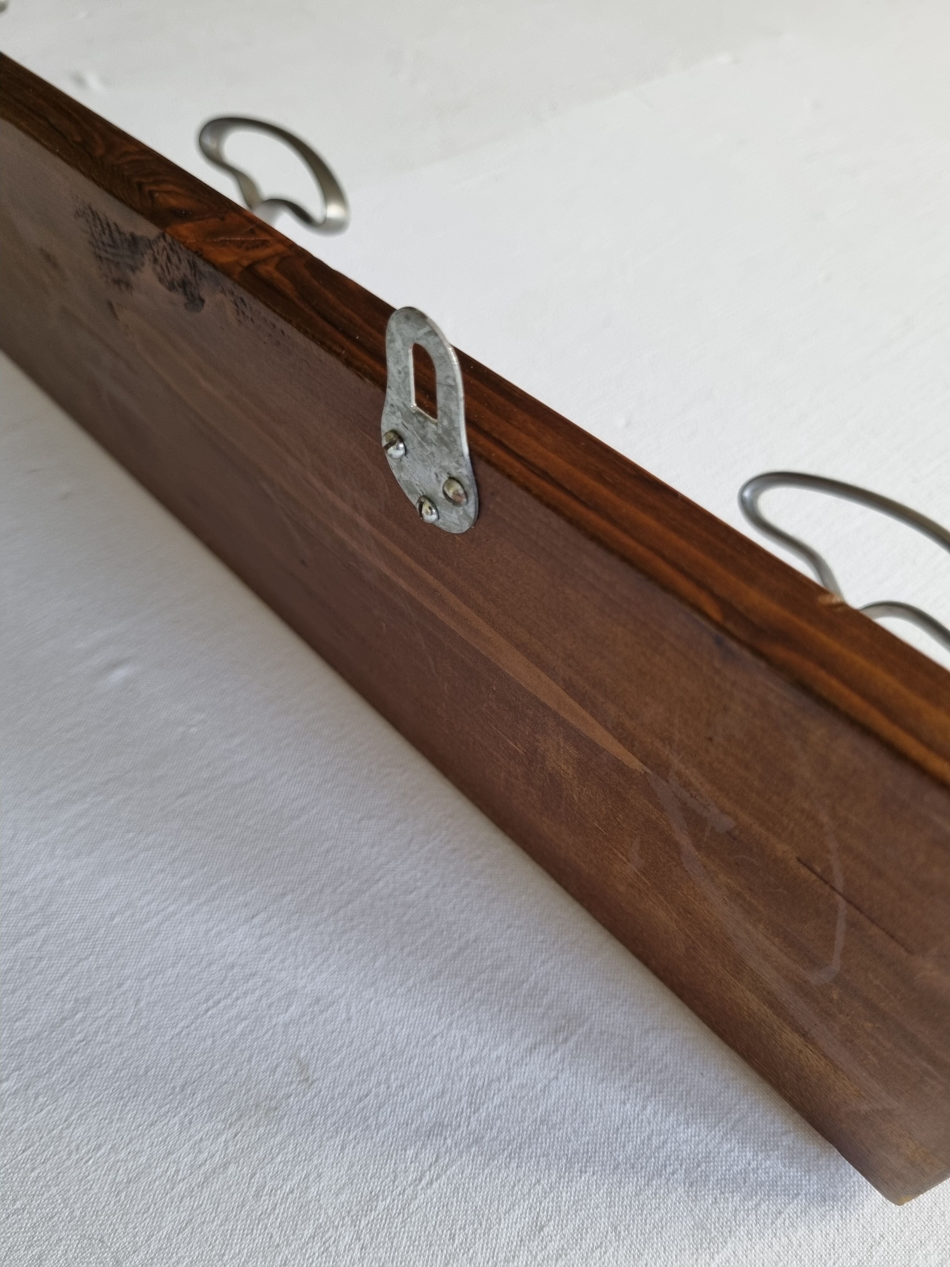 Portemanteau mural, quatre patères vintage, en acier et bois, 90 cm