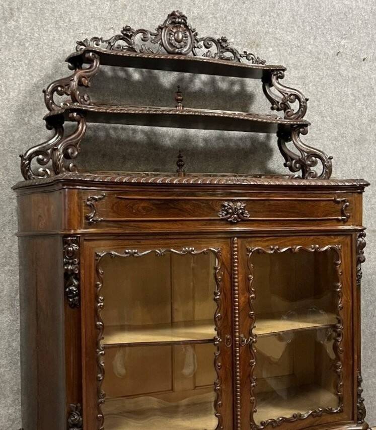 Superb curved display cabinet from the Napoléon III period, made of mahogany.