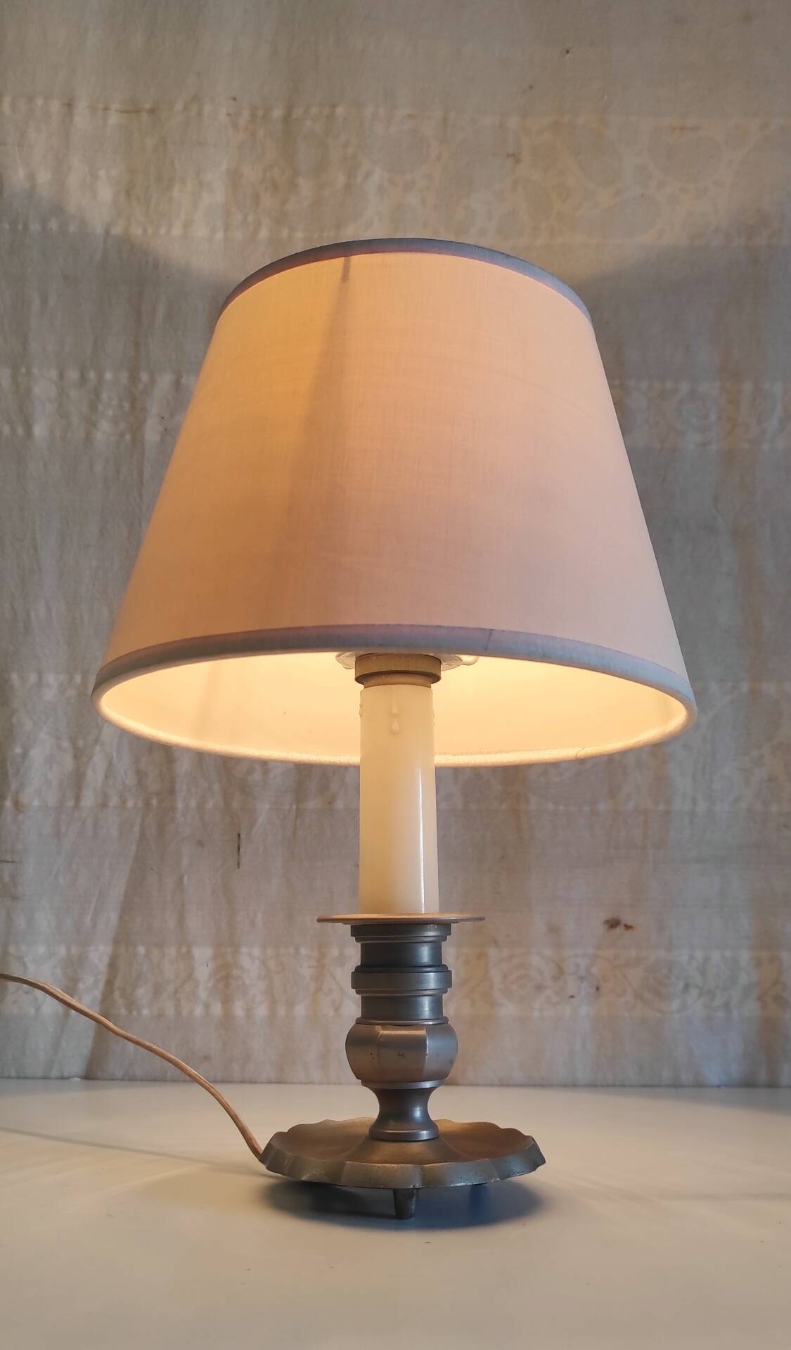 Table lamp in tin, candlestick shape - mid 20th century.